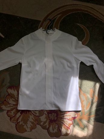 Біла блуза
