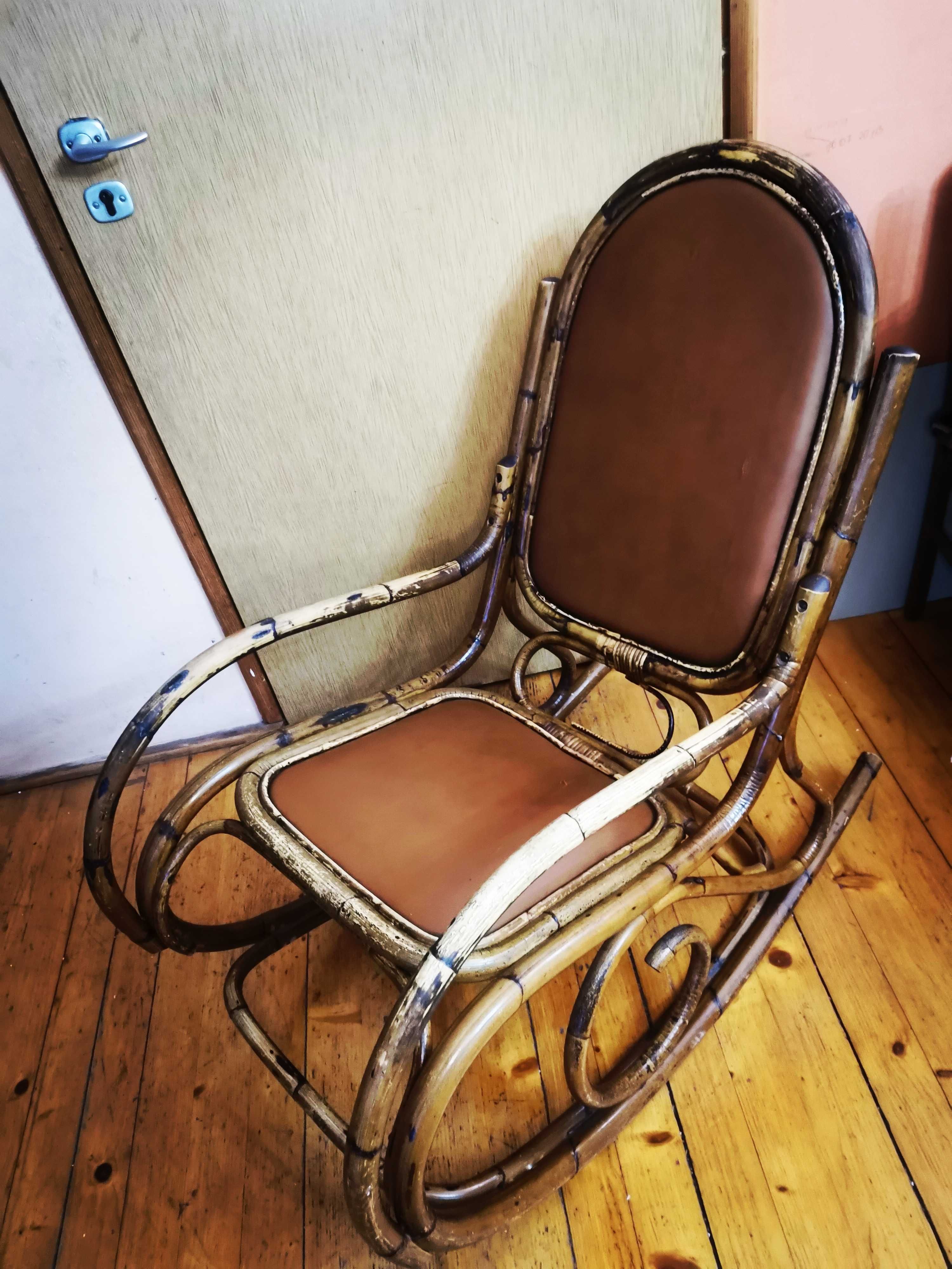 Duży fotel bujany z bambusa rattanu