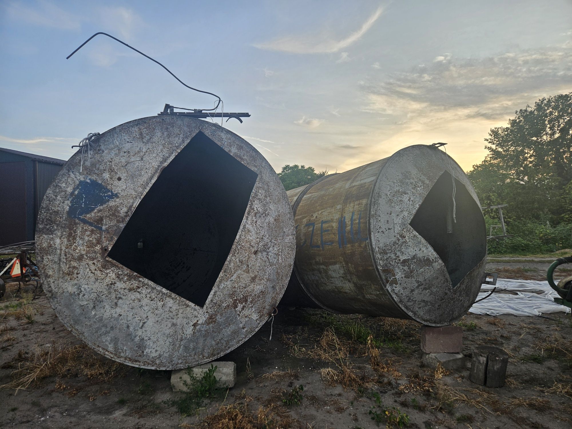 Zbiorniki na zboże, pasze, cement.