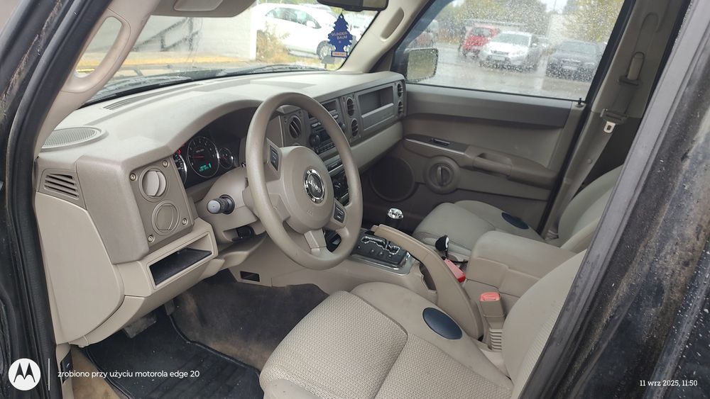 Sprzedam Jeepa Commandera 65 Overland  3.7  benzyna VAT 23%cena brutto