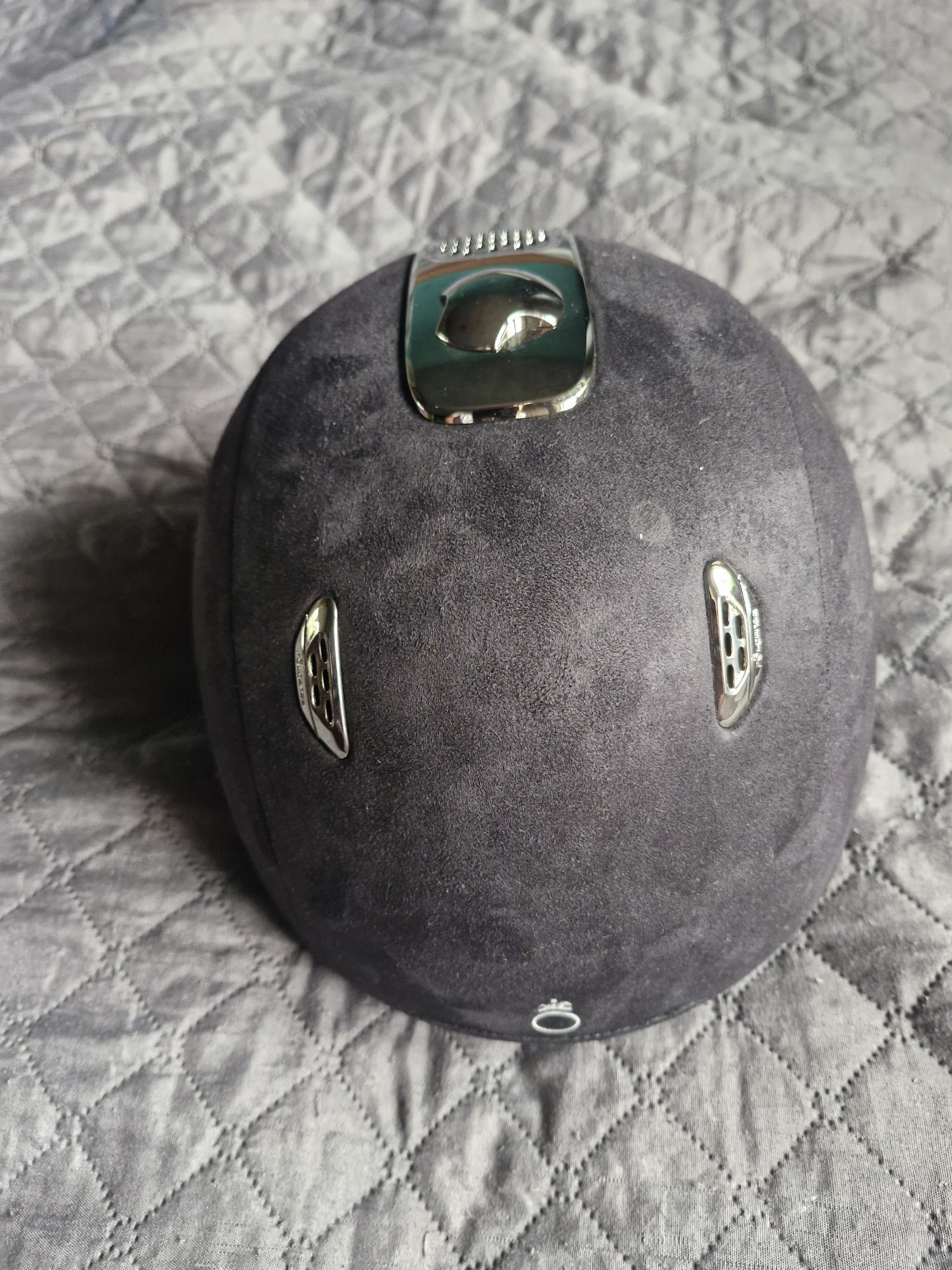 Kask jeździecki.
