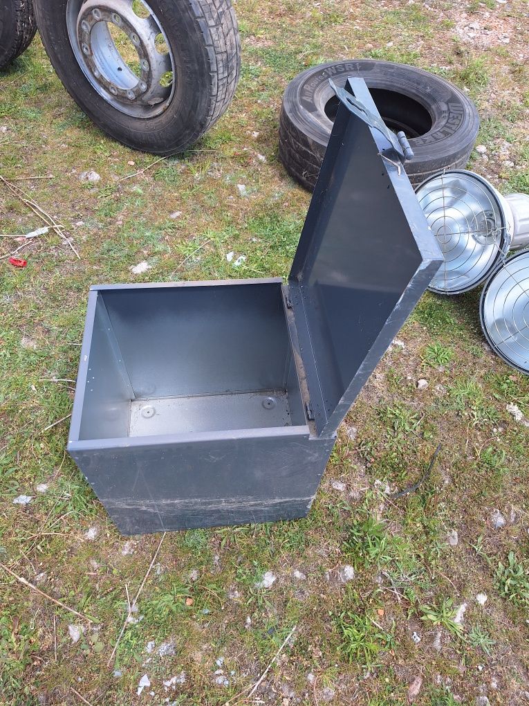 Pojemnik metalowy