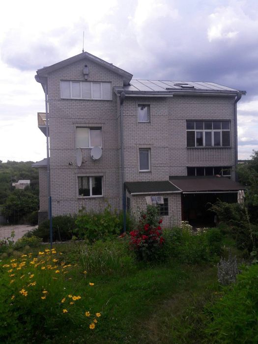 Продам 3х поверховий будинок в с,Березівка Харківський район,