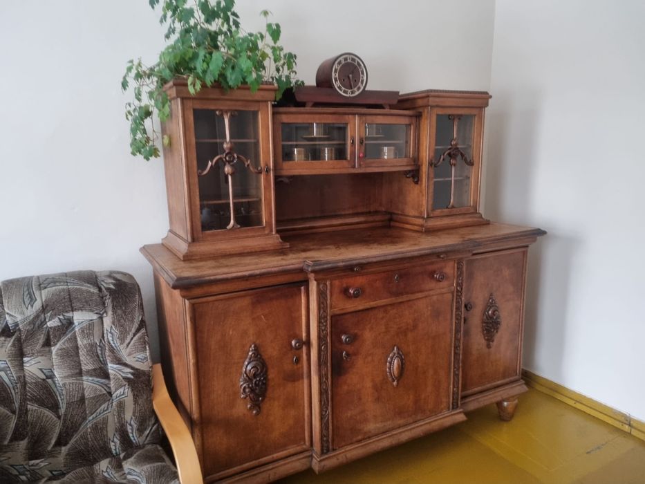 Kredens międzywojenny