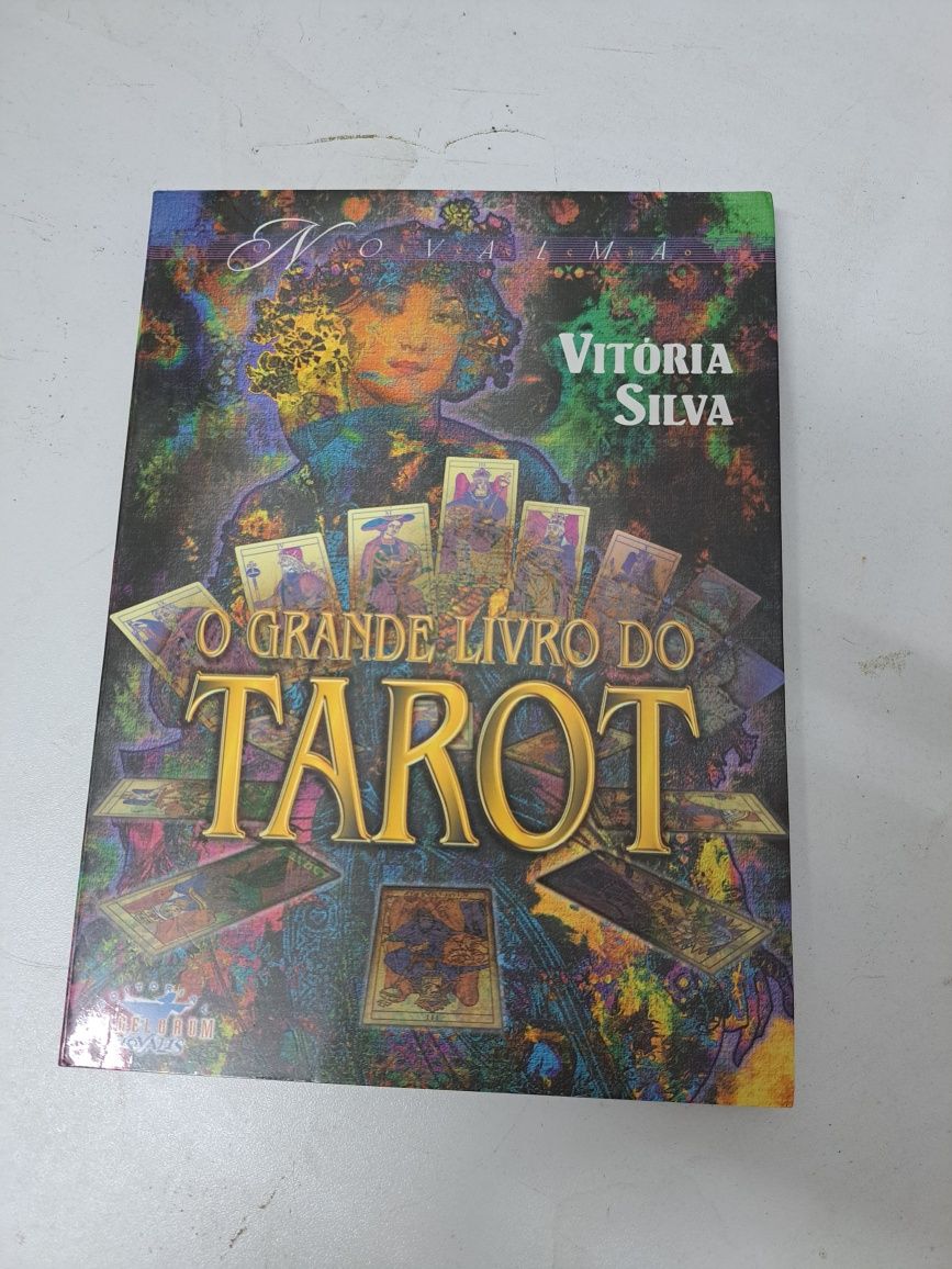O Grande Livro do Tarot, de Vitória Silva
