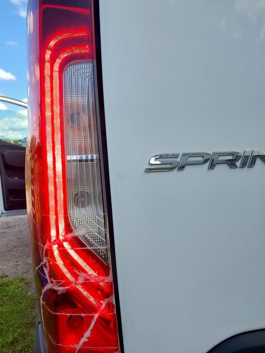 Opony zimowe 235/ 65 /16 C  Sprinter, lampa tył