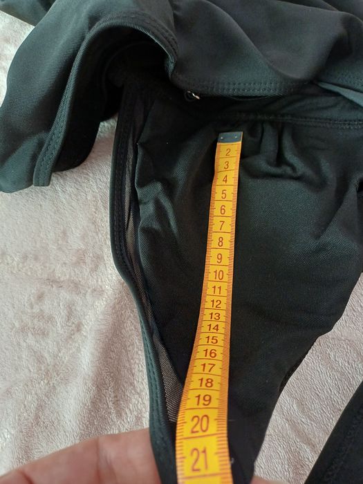 Купальник с V- образным вырезом и сеточкой