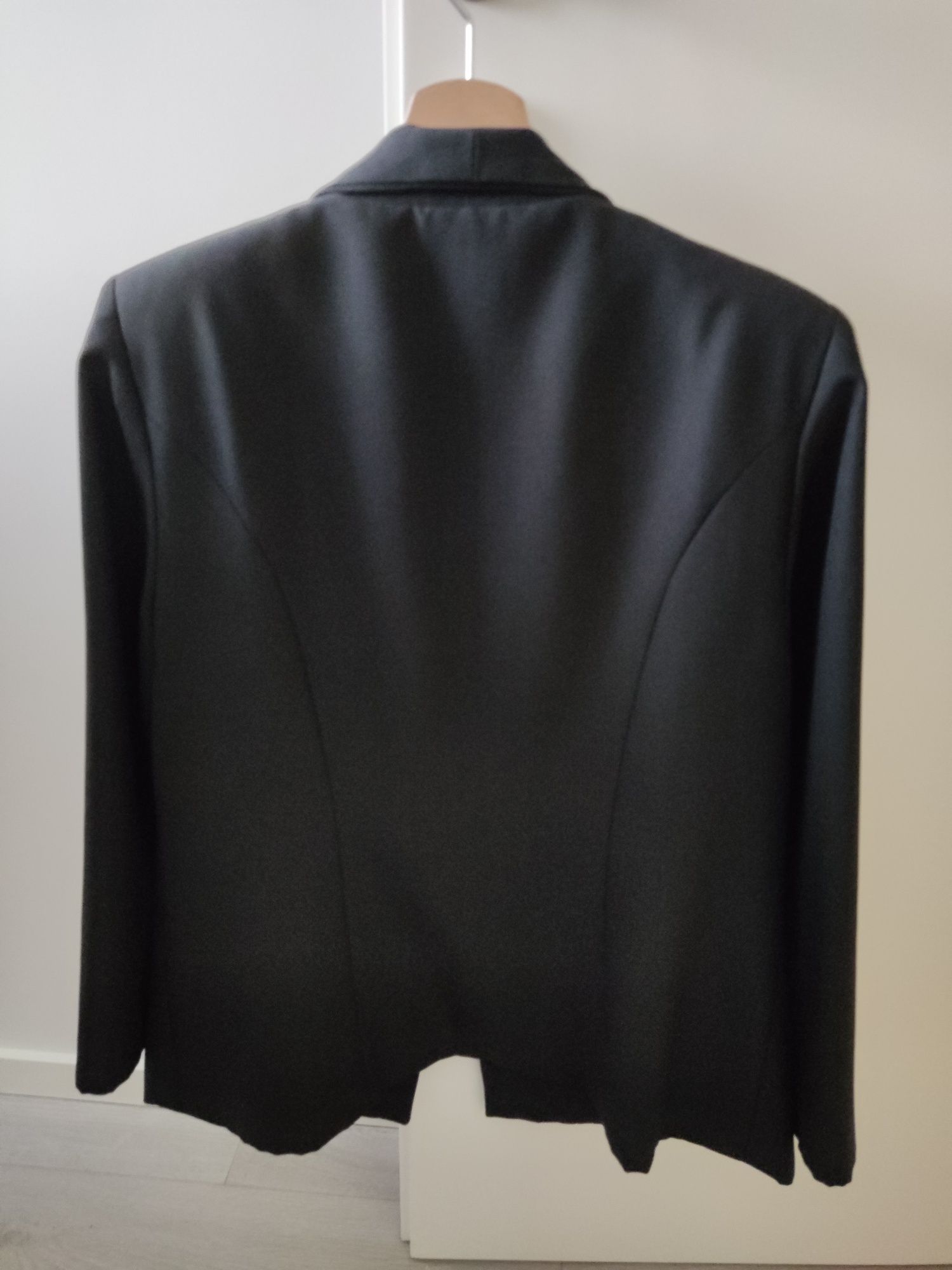 Blazer preto em muito bom estado.