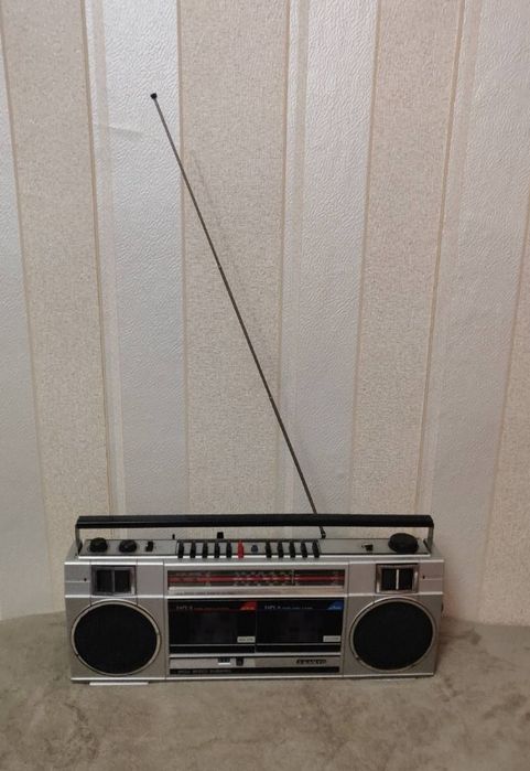 Раритетная магнитола sanyo M W200S