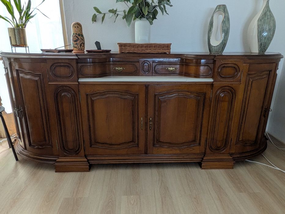 Aparador de sala feito em madeira de carvalho