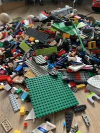 Klocki firmy Lego oraz Cobi