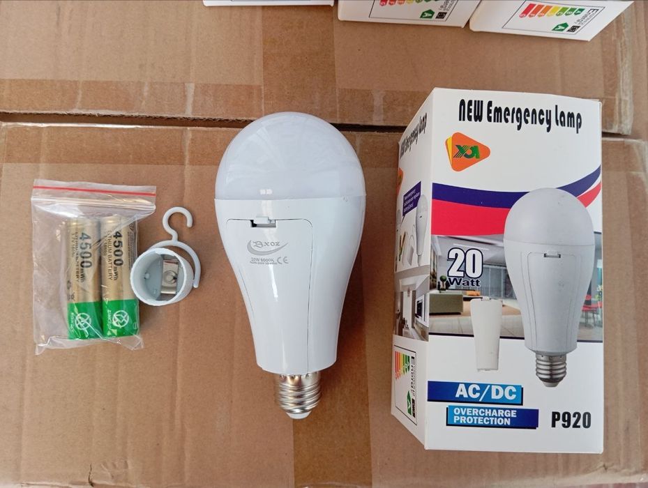 Практичная аварийная лампа с 2 акб лампочка в блекаут 20вт