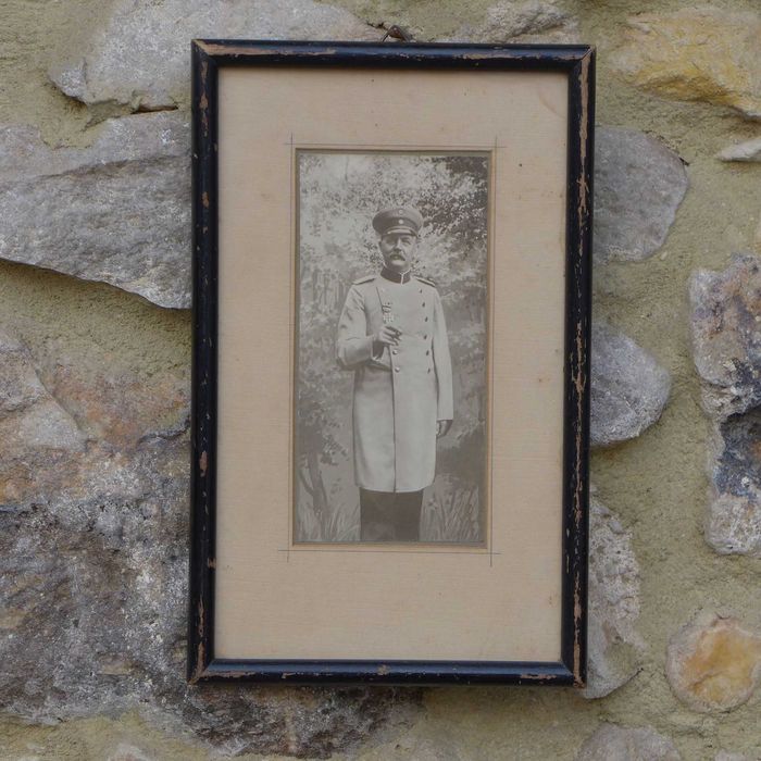 Oryginalne stare zdjęcie, stara fotografia w ramce  Żołnierz