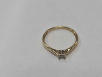 Delikatny złoty pierścionek damski/ 375/ 1.07 gram/ R13/ Dia 0.03 CT