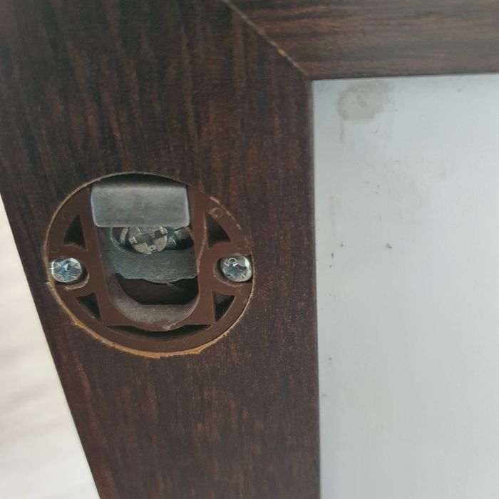 Lustro w drewnianej ramie koloru wenge