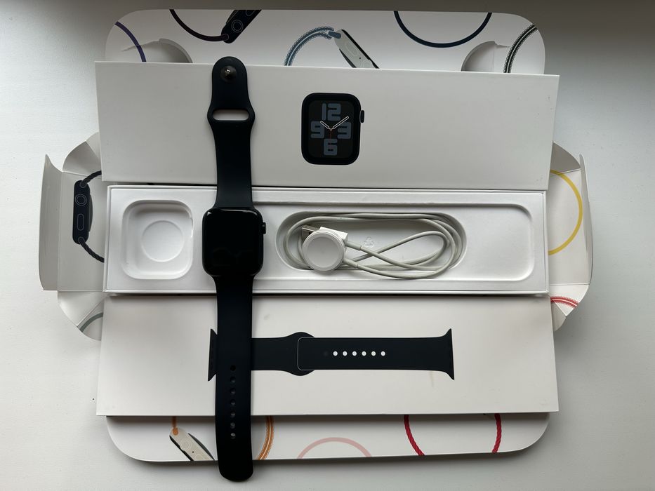 Продам Apple Watch SE 2 (2022) полный комплект