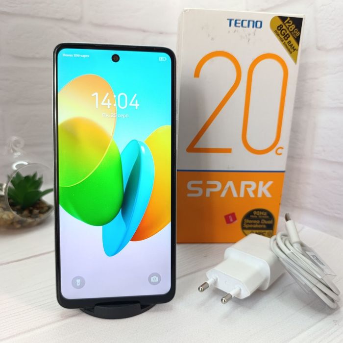 Продам телефон Tecno Spark 20C 4+4/128Gb NFC в гарному стані
