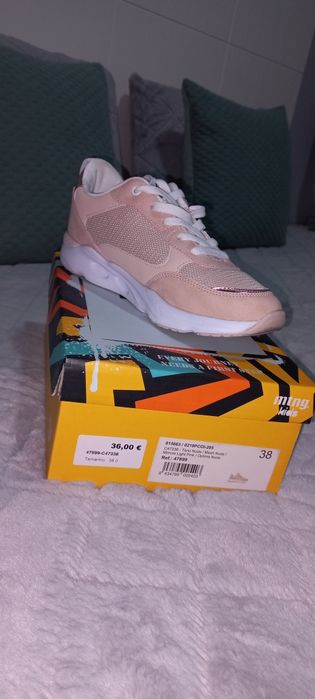 Sapatilhas semi-novas