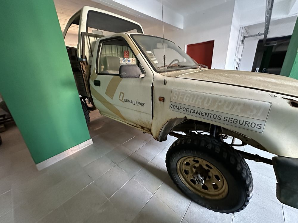 Toyota Hilux - 4x4 - 3 lugares