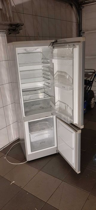 Lodówka wolnostojąca Chłodziarko-zamrażarka