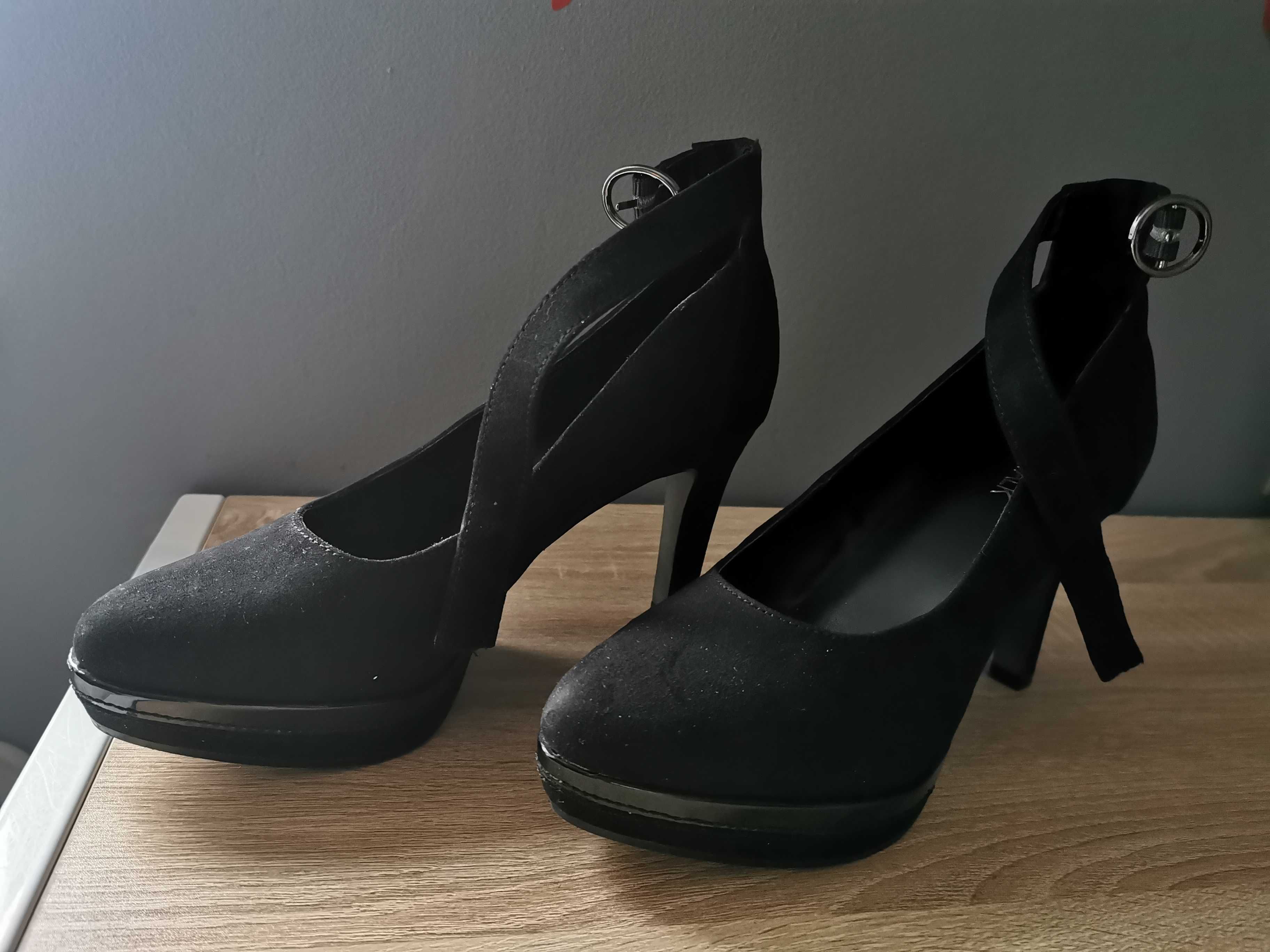 czarne szpilki catwalk