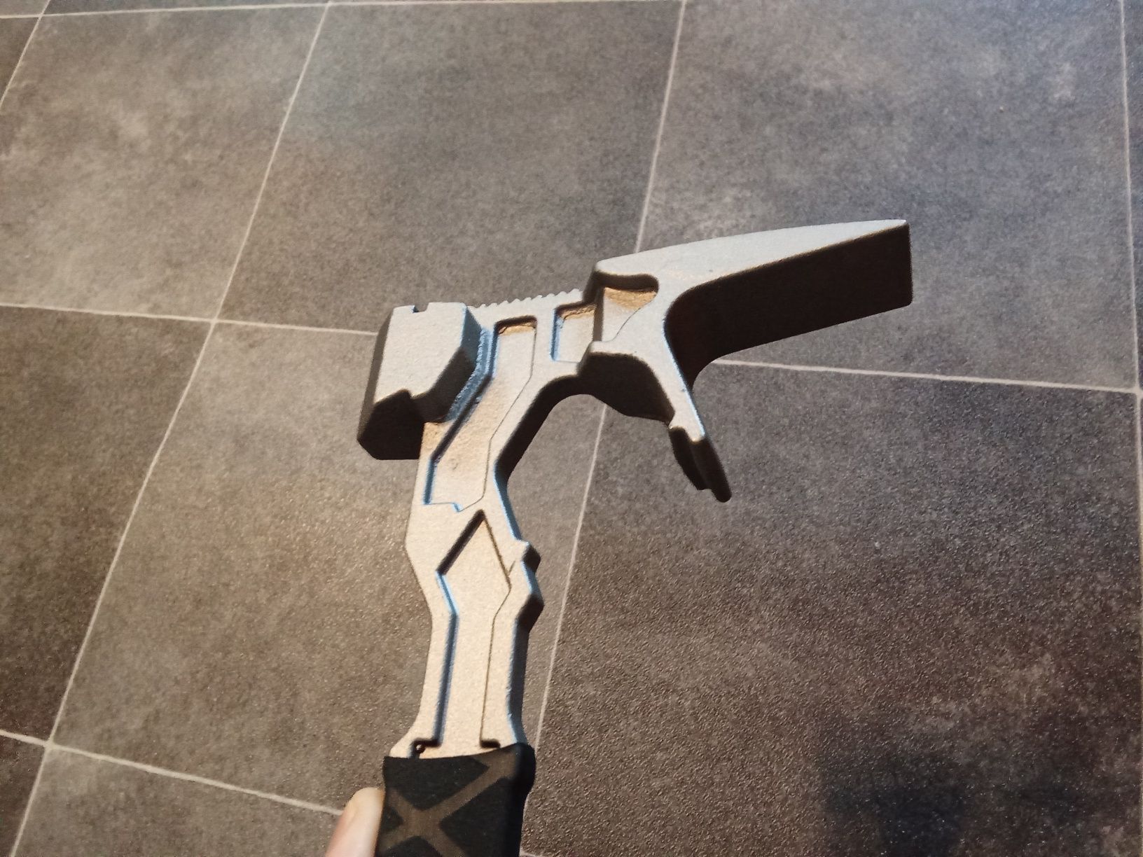 Młotek ciesielski wyburzeniowy wielofunkcyjny multitool full tang