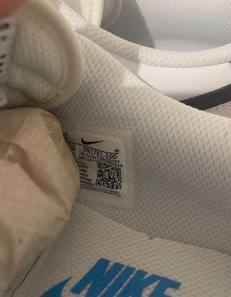 Nike cortez blanca con azul y negro