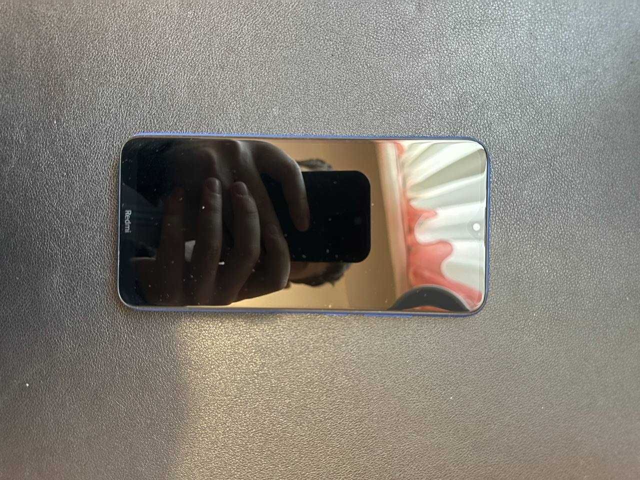 Продам Redmi 8 4/64GB