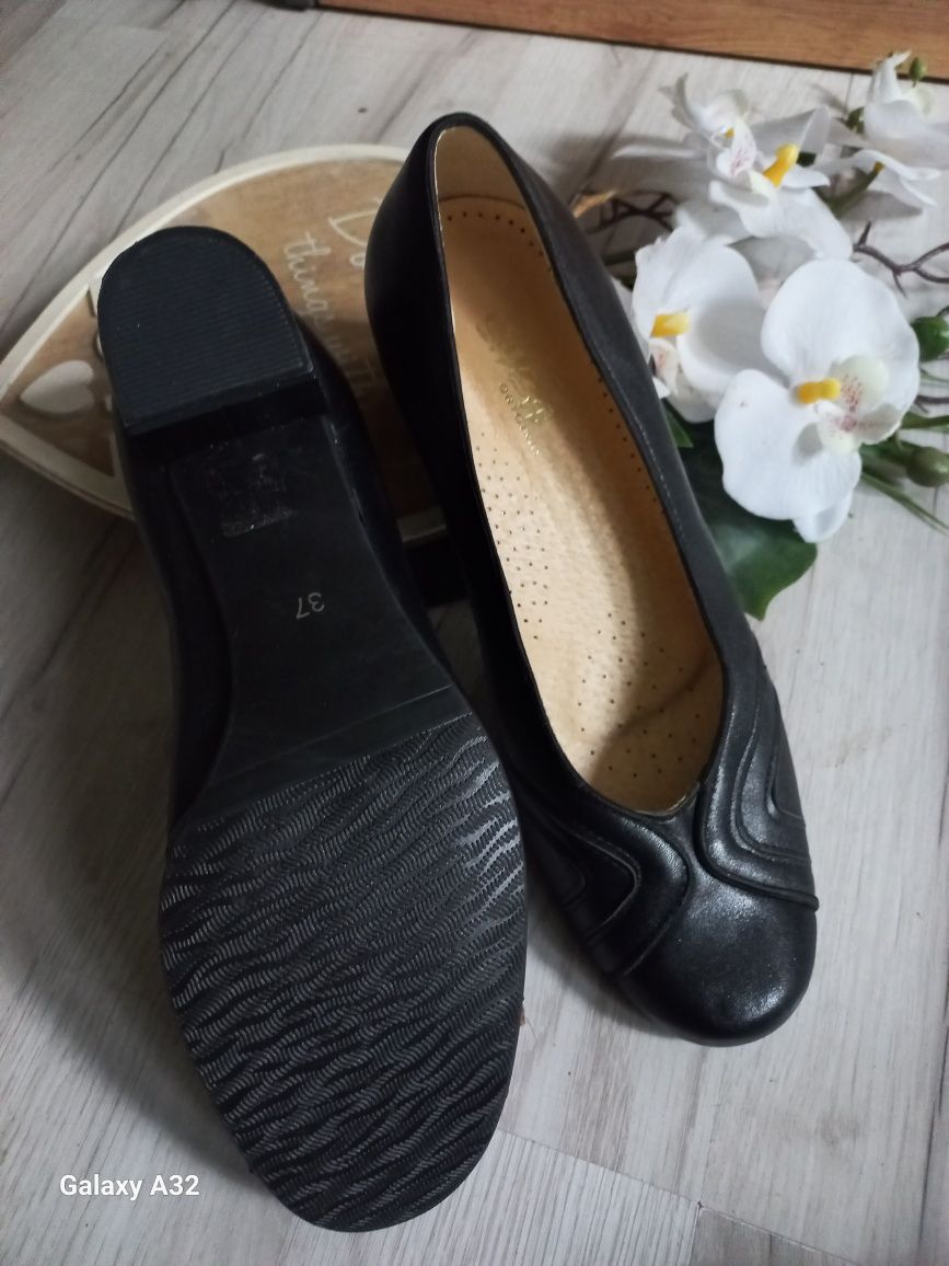Buty na niskim słupku 37