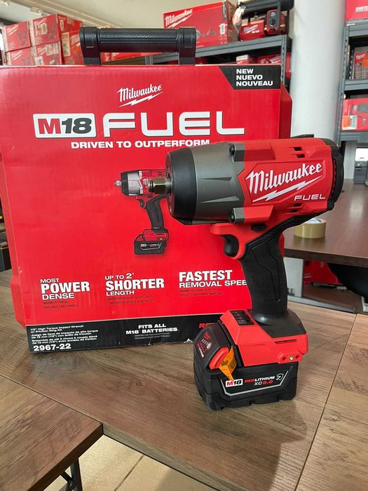 Klucz udarowy Milwaukee 2967-22 Zestaw 2x5Ah + ładowarka