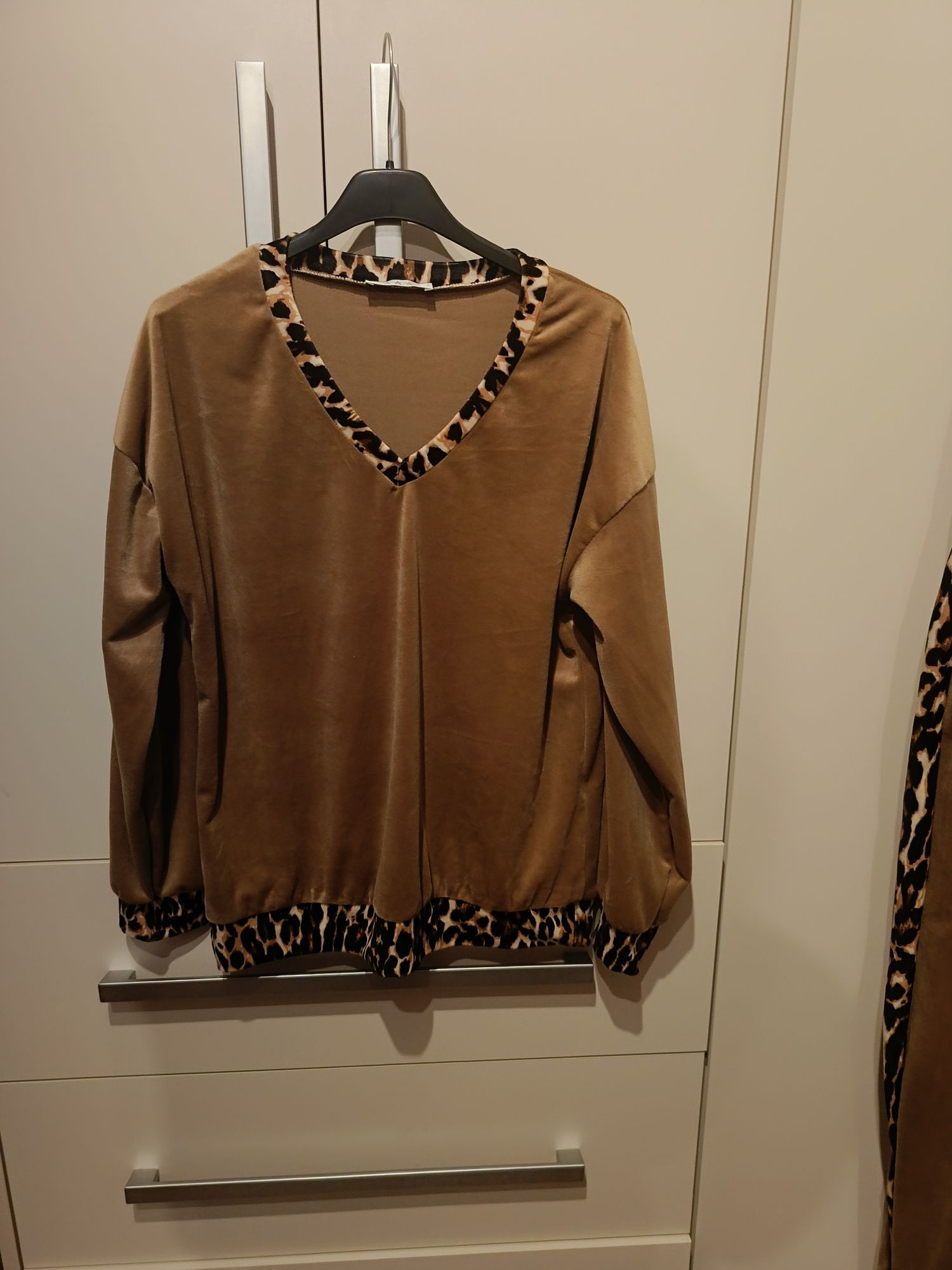 Dres welurowy camel panterka