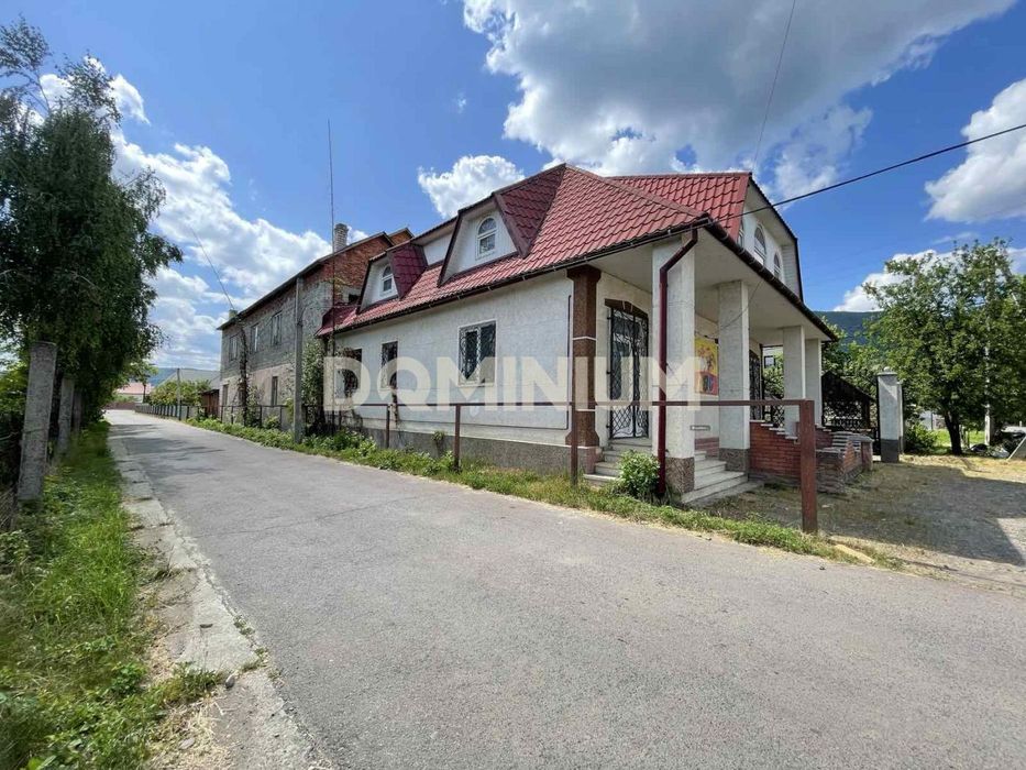 Продається комерція на центральній дорозі, в с. Іза