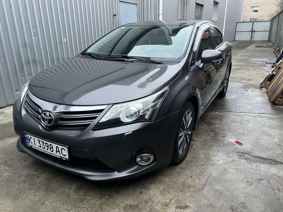 Продам Тойоту Авенсіс 2.0 АВТОМАТ не фарбована