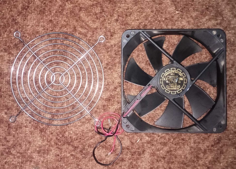 Корпусной вентилятор 120х120х25 мм 12 в 0,3 А с решеткой