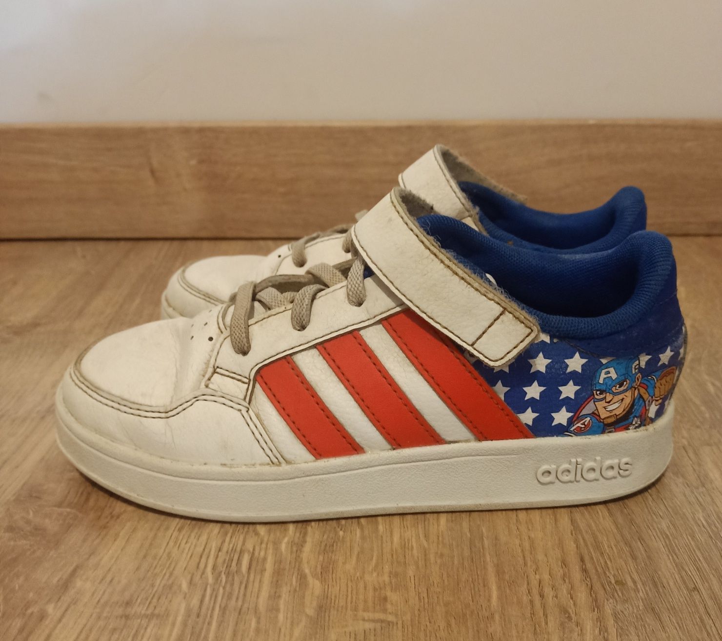 Buty Adidas Marvel rozm 33
