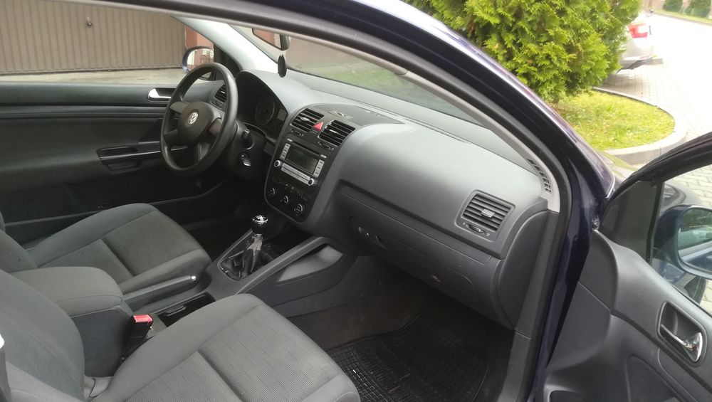 Sprzedam Golfa 5 benzyna hak klima