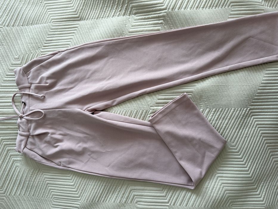 Różowe spodnie cygaretki 152 cm