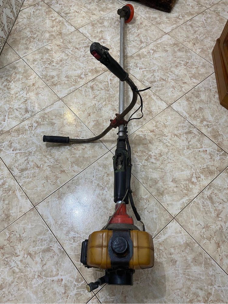 Vendo maquina de cortar relva de costas Kawasaki