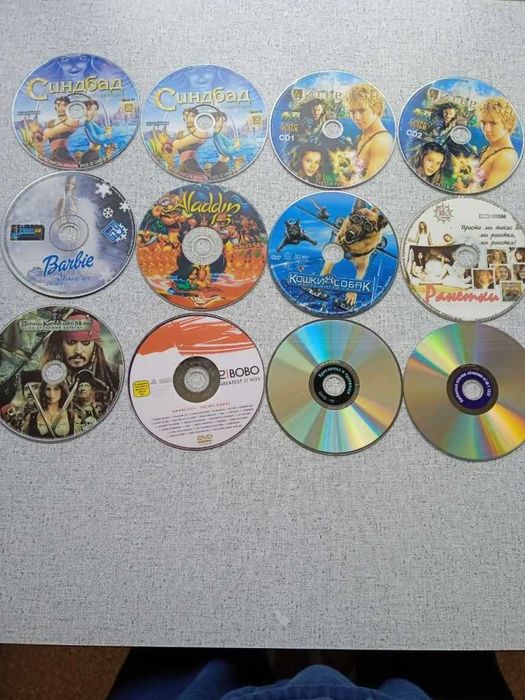 DVD диски с фильмами и мультфильмами