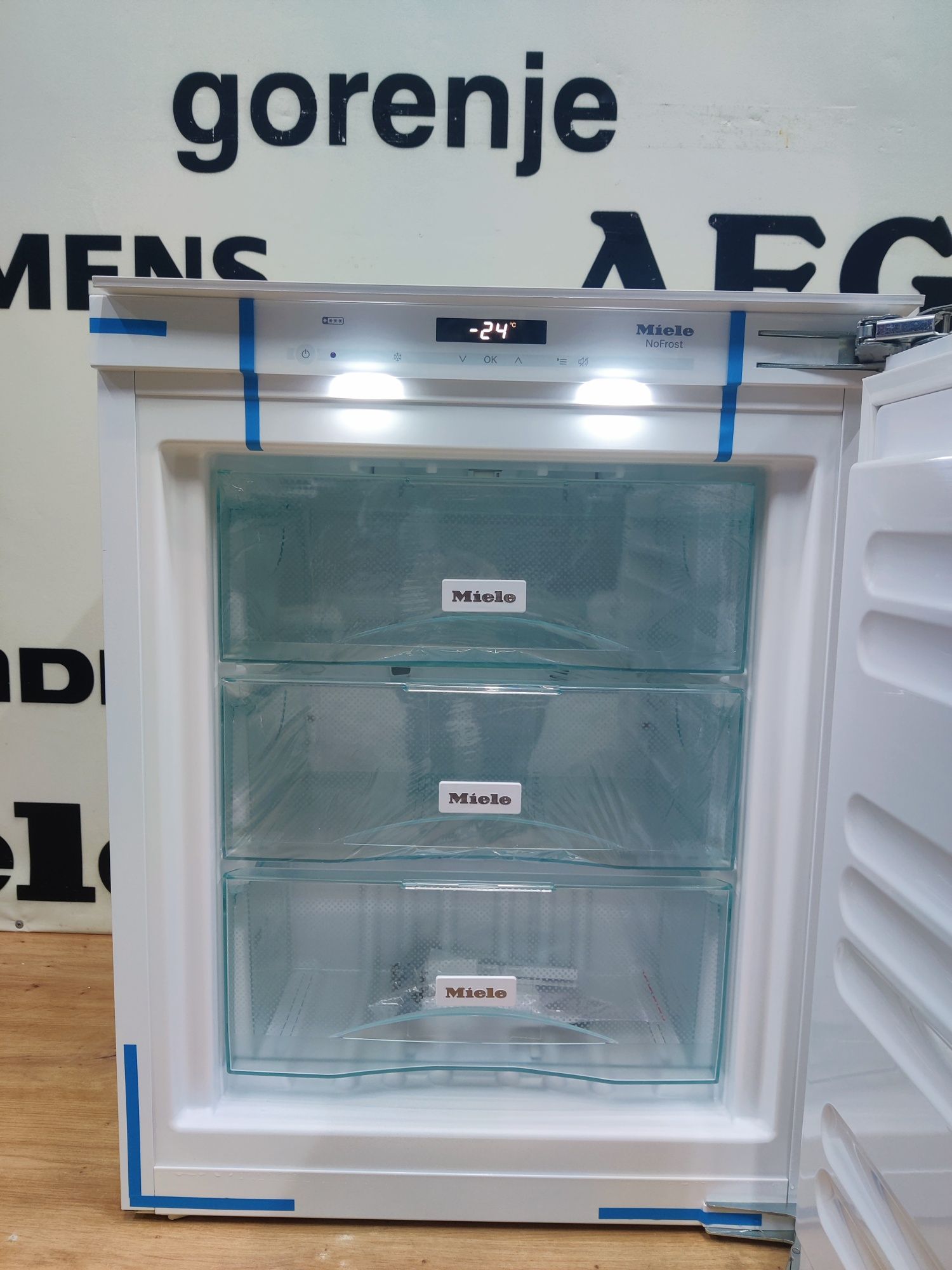 Вбудована морозильна камера під стільницю! MIELE™FN30402i No Frost!