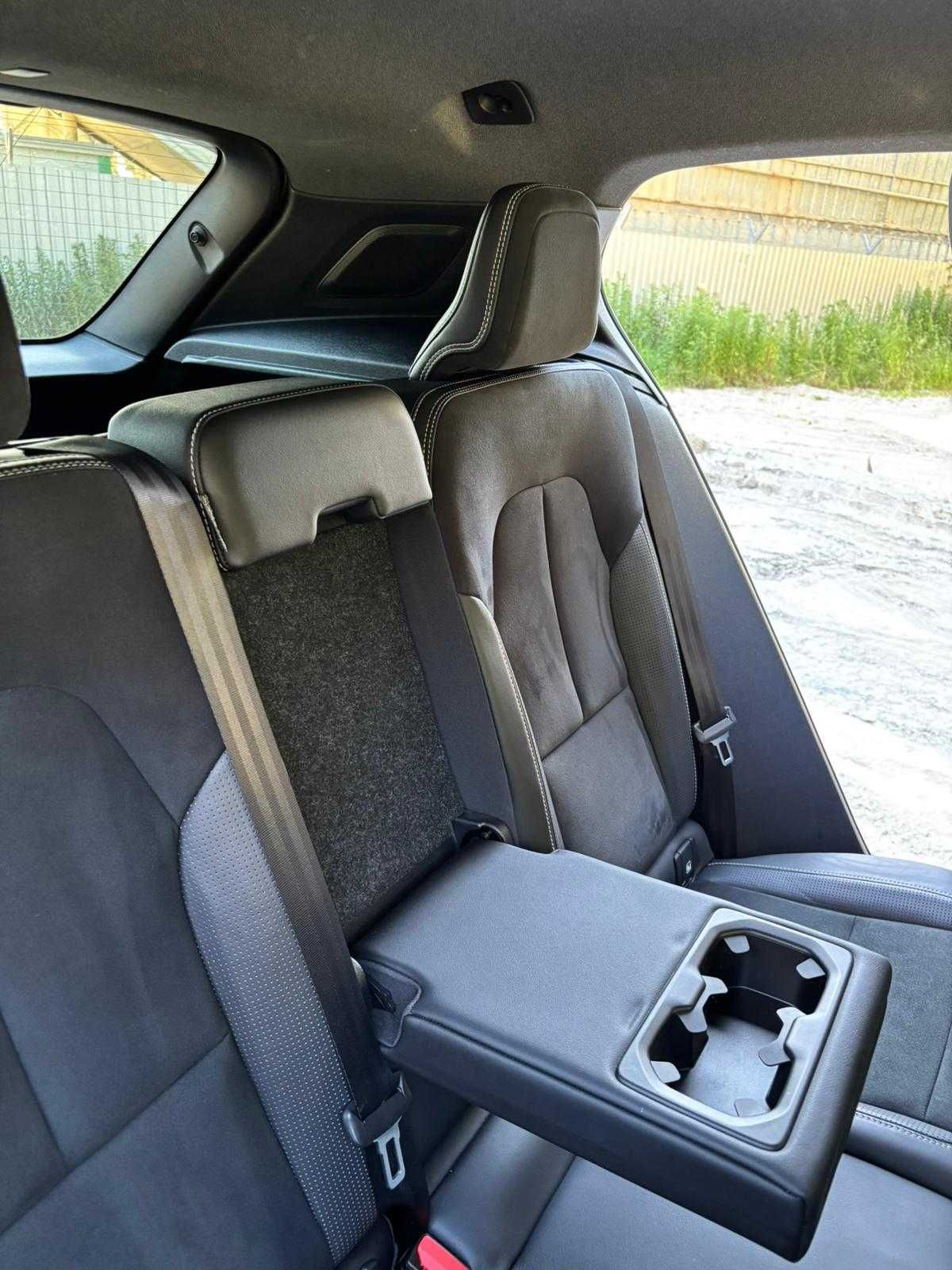 Volvo XC40 R-Design T4 AWD Benzyna