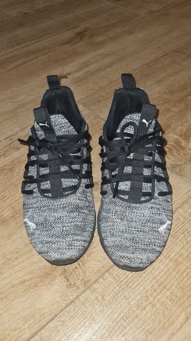 Кроссовки в отличном состоянии,обуты несколько раз,мягкие и удобные