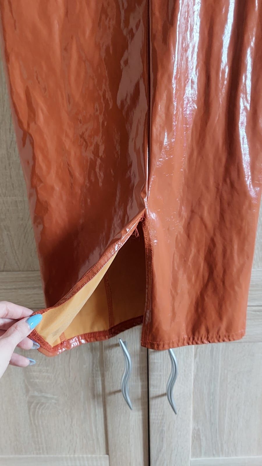 Sukienka długa latex na ramiączkach rozcięcie dopasowana XS 34