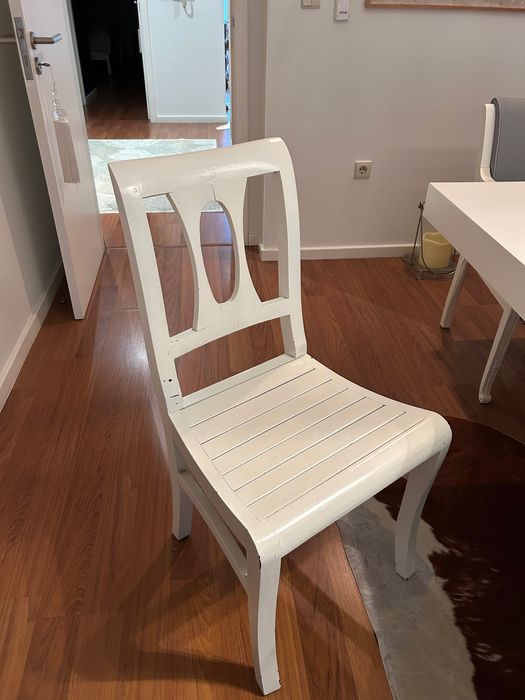Cadeiras em madeira maciça