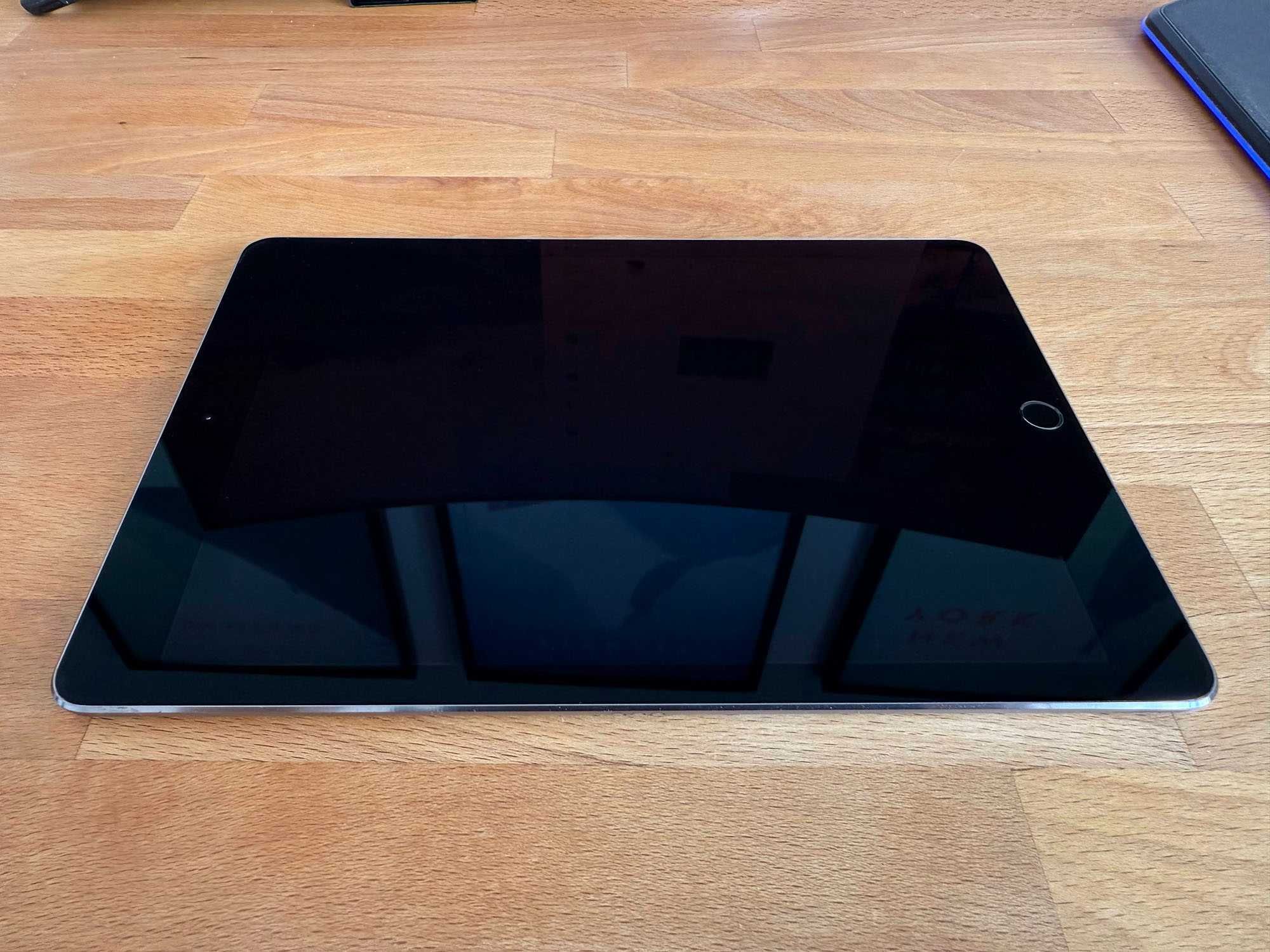 iPad 9.7 (2016) Wi-Fi 32GB + Capa Stand + Carregador Original