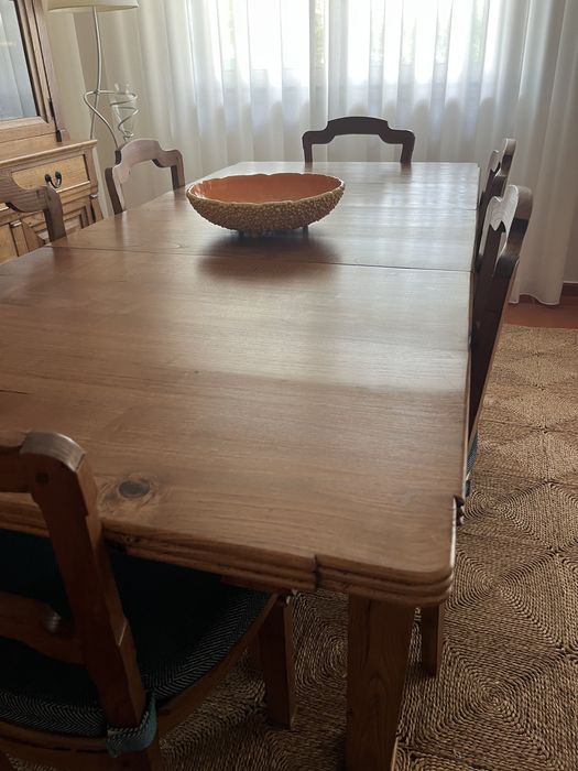 Mesa de jantar e cadeiras em carvalho maciço