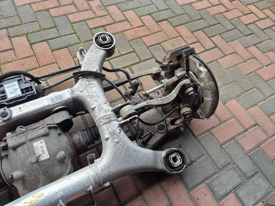 задня балка ричаг цапфа редуктор супорт бмв 7 серія F01