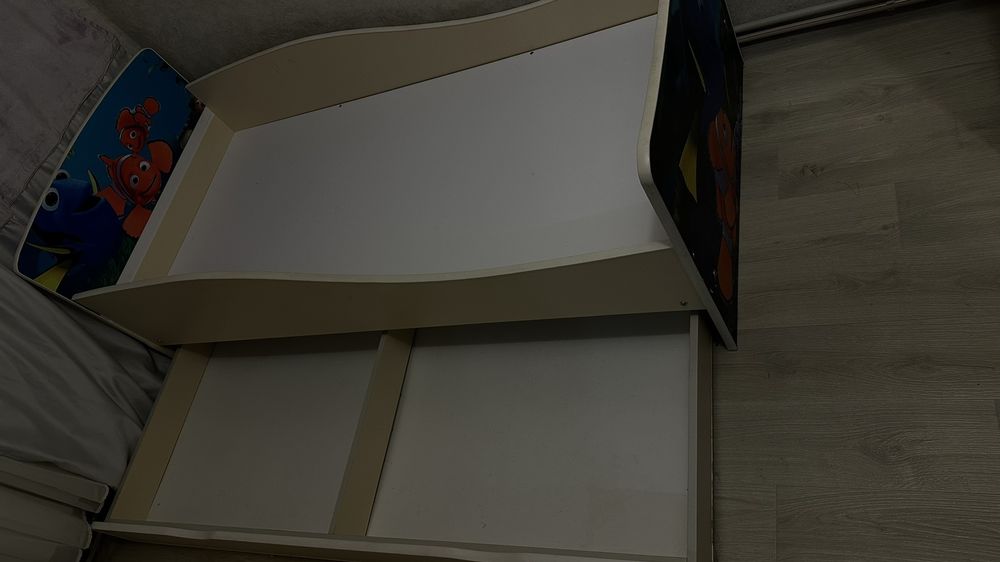 Меблі для дитячої кімнати - стіл, ліжко , крісло