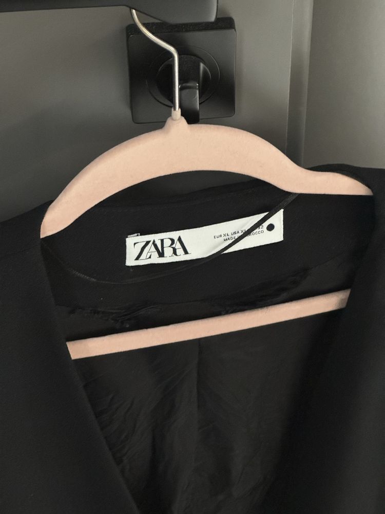 Чорна жилетка Zara XL