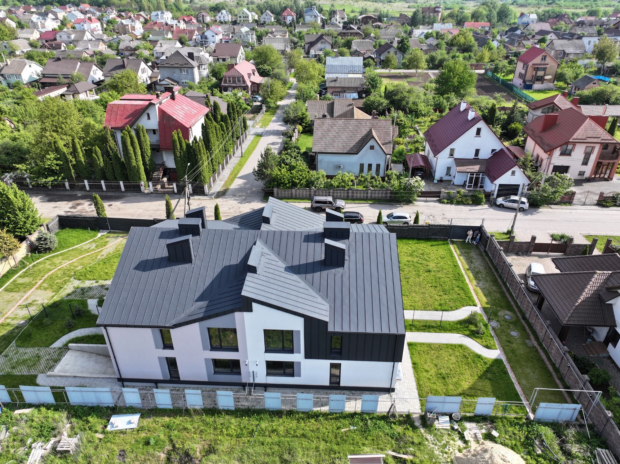 Сучасний будинок на 4 сімʼї — інвестиція, яка працює!